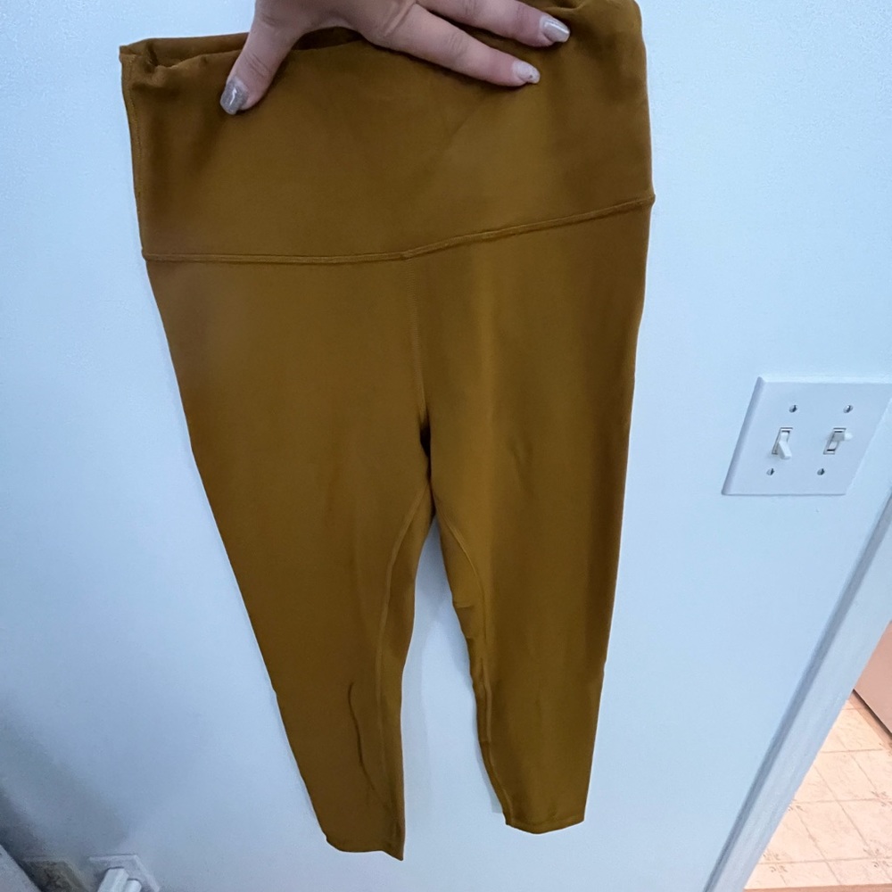 Wunder Under Train leggings. Camel colour, NEW condition, worn 5x if that.